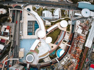 Kuala Lumpur, Malezya - 8 Eylül 2021 Lalaport AVM insansız hava aracı görüntüsü. Yukarıdan aşağıya.