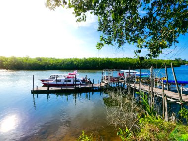 Merang, Terengganu, Malezya 'daki Jetty' de güneşli güzel bir gün..