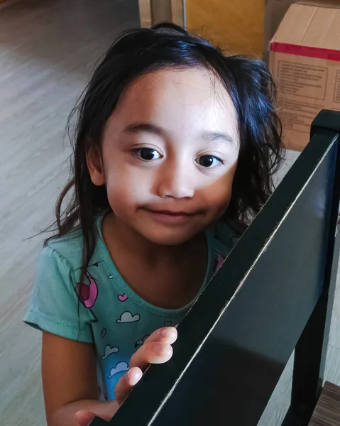 Little Girl Waking Face Smiling — Fotografia de Stock