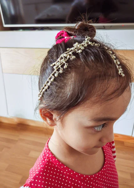 Portrait Young Beautiful Asian Little Girl Wearing Head Accessories — Fotografia de Stock