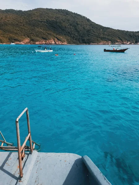 Boats Turquoise Water White Sand Beach Redang Island Malaysia — Zdjęcie stockowe