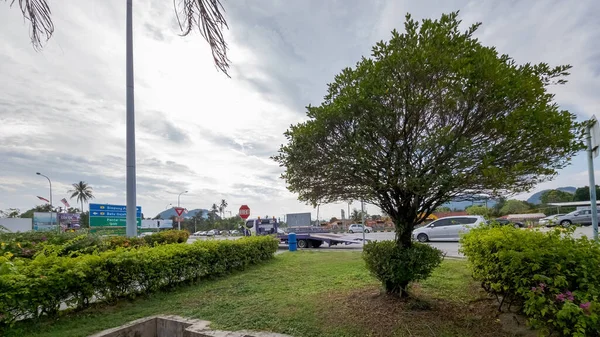 Perak Μαλαισία Αυγ 2022 Περιοχή Simpang Pulai Αυτοκίνητα Και Δέντρα — Φωτογραφία Αρχείου