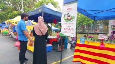 Selangor, Malezya - 9 Nisan 2022 POV Bandar Seri Putra Ramazan Çarşısında.