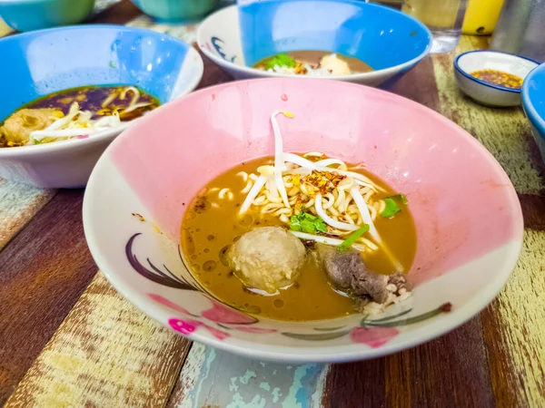 태국어로 식탁에서 — 스톡 사진