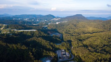Cameron Highlands 'daki Dağ Vadisi zıt sabah ışığında.
