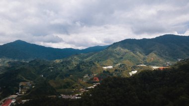 Cameron Highlands 'daki Dağ Vadisi zıt sabah ışığında.