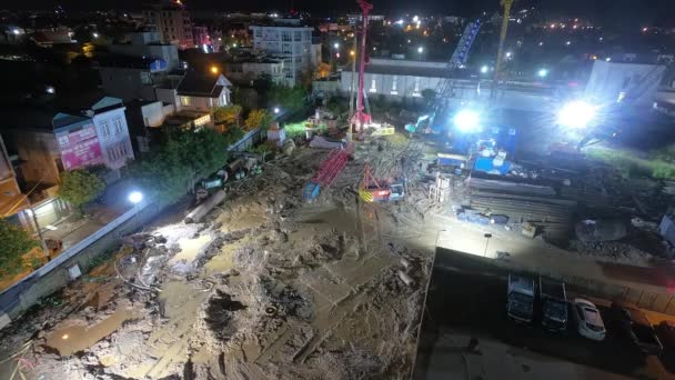 24-7 non stop muddy construction site at night time lapse — Stok Video
