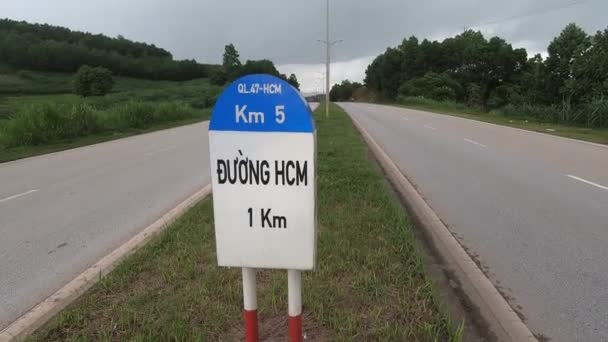 ホーチミントレイル道路標識ベトナム 高品質のフルHd映像 — ストック動画