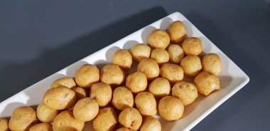 Palembang Endonezya 'nın hamurundan yapılmış yuvarlak şekilli İspanyol Mackarel krakerleri.