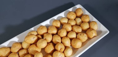 Palembang Endonezya 'nın hamurundan yapılmış yuvarlak şekilli İspanyol Mackarel krakerleri.