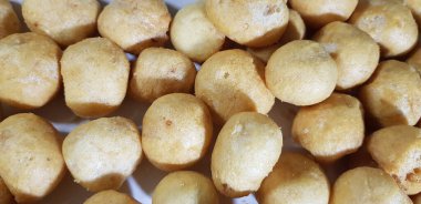 Palembang Endonezya 'nın hamurundan yapılmış yuvarlak şekilli İspanyol Mackarel krakerleri.