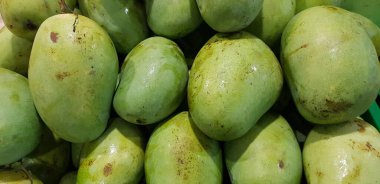 Taze mango meyvesi, meyve salatası için gıda hazırlama malzemesi olarak kullanılacaktır. 