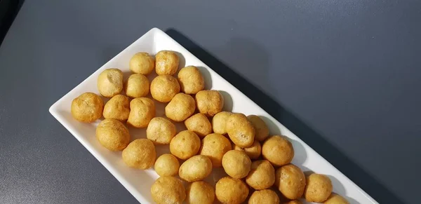印尼帕尔邦市出产的圆圆的美味的脆脆脆西班牙土豆泥饼干 — 图库照片