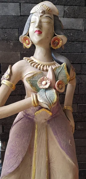 Красивая Художественная Статуя Балийской Танцовщицы Туристической Достопримечательности Бали Убуд Индонезии — стоковое фото