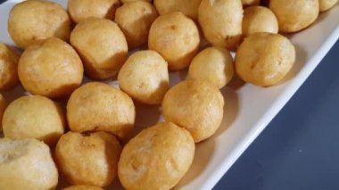 Palembang Endonezya 'nın hamurundan yapılmış yuvarlak şekilli İspanyol Mackarel krakerleri.