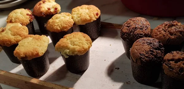 Deliciosos Muffins Chocolate Baunilha Para Nós Tirarmos Cozinha — Fotografia de Stock