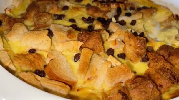 Heerlijk Comfort Brood Pudding Warm Melkachtig Vers Brood Met Pittige — Stockvideo