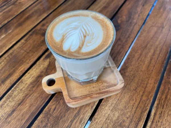 Bela Xícara Café Cappuccino Com Arte Latte Fundo Espaço Madeira — Fotografia de Stock