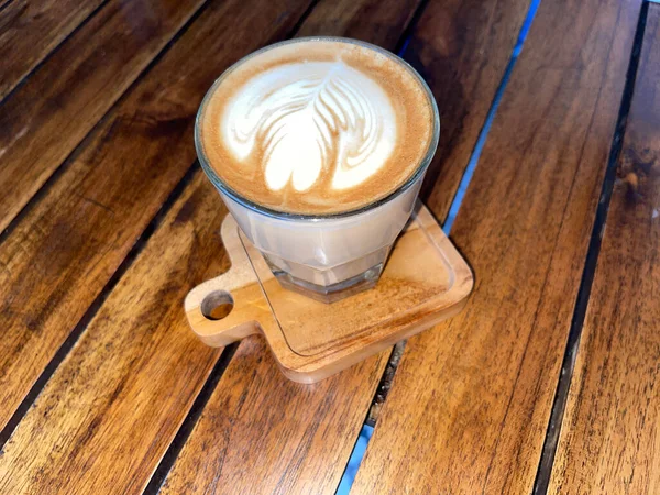 Hermosa Taza Café Capuchino Con Latte Arte Fondo Del Espacio — Foto de Stock