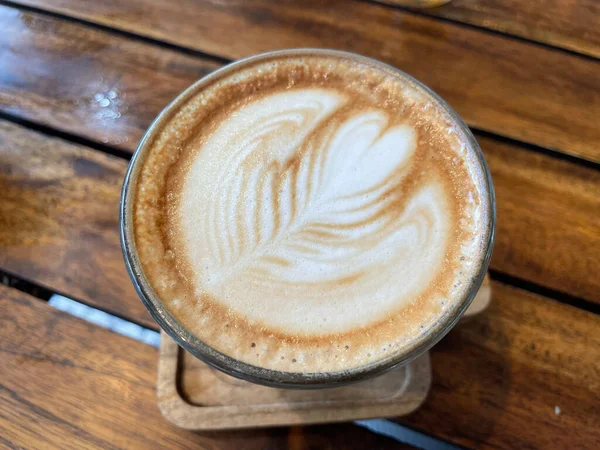 Piękna Filiżanka Kawy Cappuccino Latte Art Drewnianym Tle Przestrzeni — Zdjęcie stockowe