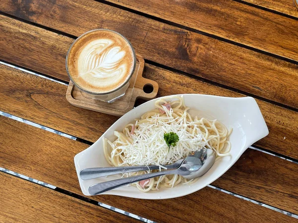 Beautiful Cup Cappuccino Coffee Latte Art Spaghetti Alla Carbonara White — Fotografia de Stock
