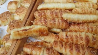 Peynirli börek, Endonezya mutfağından Batı Java 'dan bir parça hamur işi.