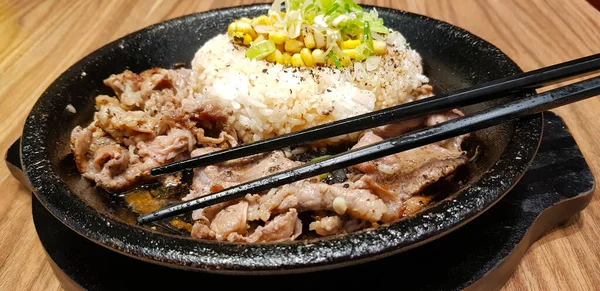 Selektiver Fokus Gegrilltes Rindersteak Mit Koreanischer Sauce Bulgogi Auf Reis — Stockfoto