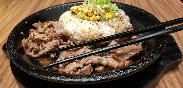 Selectieve Focus Gegrilde Rundvlees Steak Met Koreaanse Saus Bulgogi Top — Stockfoto