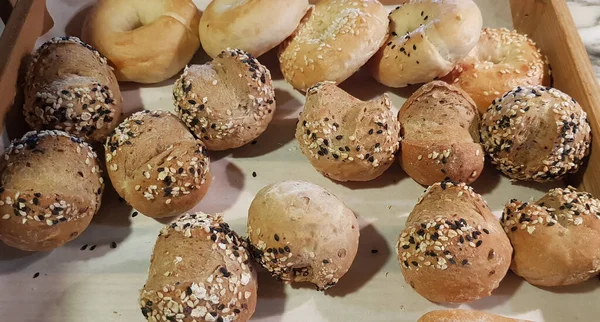 Taze Pişmiş Yumuşak Ekmek Sert Ekmek Ruloları Sıcak Taze Tereyağlı — Stok fotoğraf