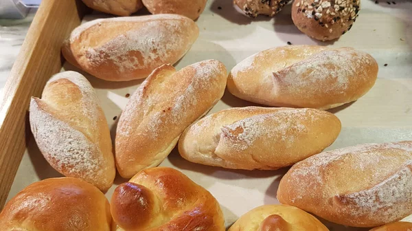 Taze Pişmiş Yumuşak Ekmek Sert Ekmek Ruloları Sıcak Taze Tereyağlı — Stok fotoğraf