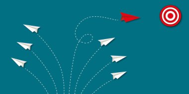 Kırmızı kağıt uçak, grup vuruşundan mavi arka plandaki hedefe yöneliyor. İş yaratıcılığı için tasarlanmış yeni bir fikir, yeni iş seçeneklerini keşfetmek, bireysel ve eşsiz bir lider. kağıt sanatı.