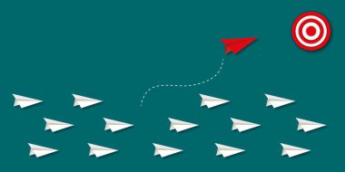 Kırmızı kağıt uçak, iş yaratıcılığının metaforu olarak yeşil arka planda grup vuruşlarından yeni iş seçeneklerini keşfetmeye doğru yönünü değiştiriyor. kopyalama alanı. kağıt sanat tasarımı.