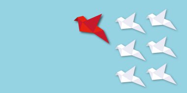 Mavi arka planda beyaz kuşlu kırmızı kuş. Kazanan ya da liderlik ve başarı kavramı. gölge örtüsü. Metin için boşluk kopyala. Kağıt kesiği tasarım tarzının gösterimi.