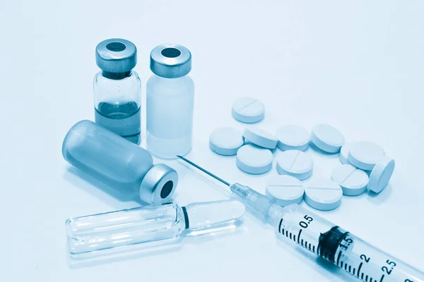 Vials Ampule Drugs Plastic Syringe Needle Drug Tablets Isolated White — Stock Photo, Image