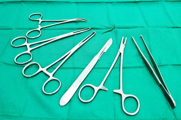 Instrumenty Chirurgiczne Stole Sali Operacyjnej — Zdjęcie stockowe