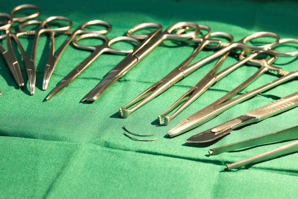 Instrumenty Chirurgiczne Stole Sali Operacyjnej — Zdjęcie stockowe
