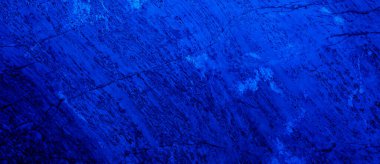 Koyu mavi beton duvar yüzeyi. Çatı katı tarzı duvar. Eski çimento arka planı. Tasarım için bir kopya alanı var.