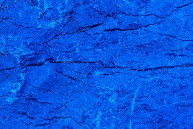 Koyu mavi beton duvar yüzeyi. Çatı katı tarzı duvar. Eski çimento arka planı. Tasarım için bir kopya alanı var.