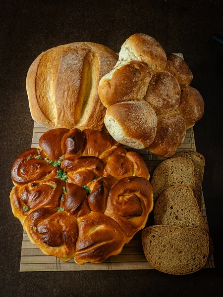 Algunos Productos Pan Una Estera Bambú — Foto de Stock