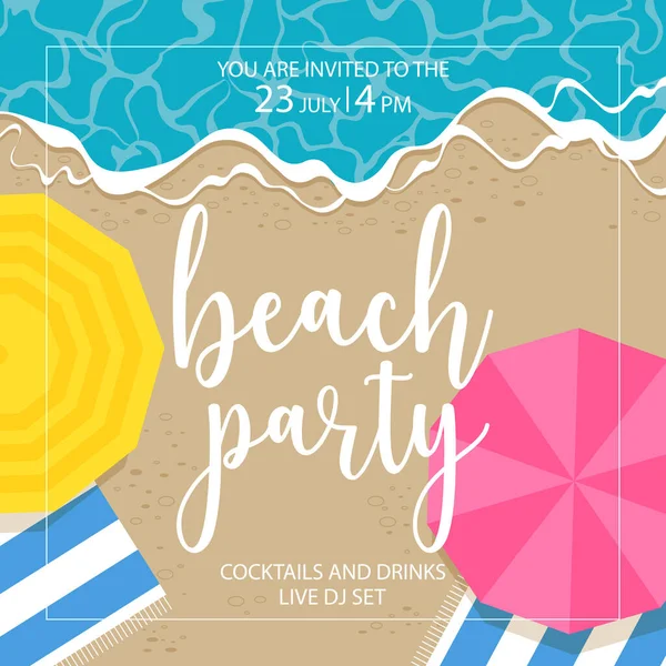 青い海や海の波が海岸に転がり 砂の上にタオルが敷かれた傘でビーチパーティーバナー 海辺での夏のイベントのためのエキゾチックな熱帯の休日の招待状 — ストックベクタ