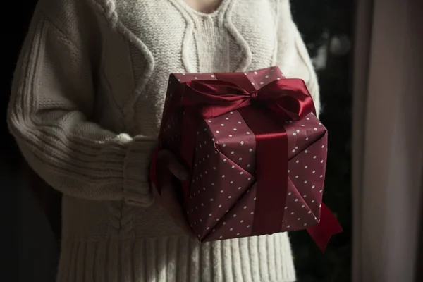 Woman Sweater Holds Gift Box Home — Stock Photo, Image
