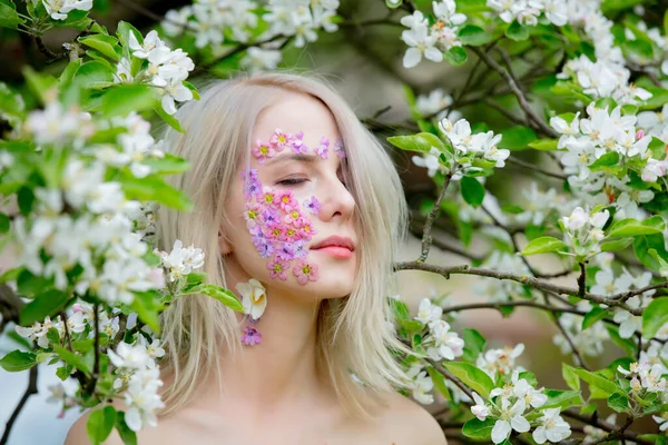 Beautiful Woman Flowers Petals Face Blooming Apple Tree — Photo