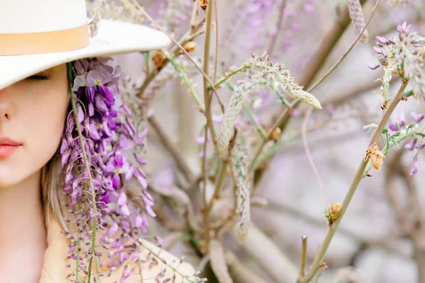 Beautiful Woman Flowers Petals Face Blooming Wisteria Tree Branches — Photo