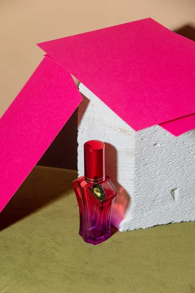 Pink Nail Polish Bottle Envelope Next White Brick Table — Stok fotoğraf