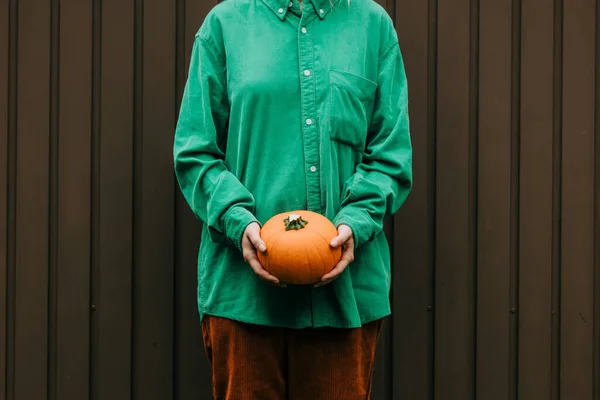 Stylish Girl Green Shirt Brown Pants Pumpkin Brown Background — Stockfoto