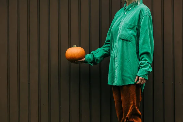 Stylish Girl Green Shirt Brown Pants Pumpkin Brown Background — Stockfoto