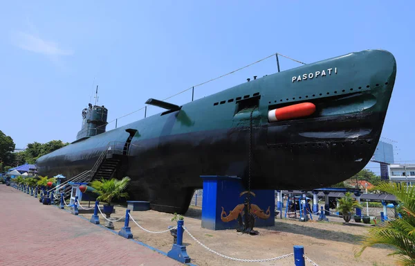 印度尼西亚 苏拉巴亚 2021年10月9日 帕索帕蒂潜艇博物馆 Pasopati Submarine Museum 是印度尼西亚海军的一艘潜艇 免版税图库照片