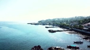 Malalayang plajı insansız hava aracı görüntüsü Kuzey Sulawesi Endonezya 'yı yönetiyor