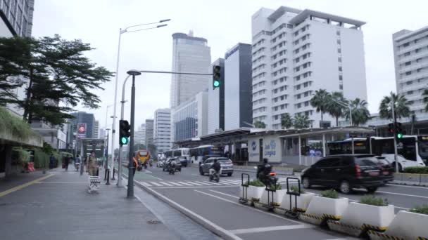 Jakarta Indonésie Ledna 2022 Osobní Křižovatka Rušné Silnici Hotelu Bundaran — Stock video