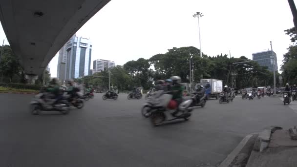 印度尼西亚雅加达 2022年3月6日 南雅加达Pancoran交叉口的交通主要由摩托车手控制 — 图库视频影像